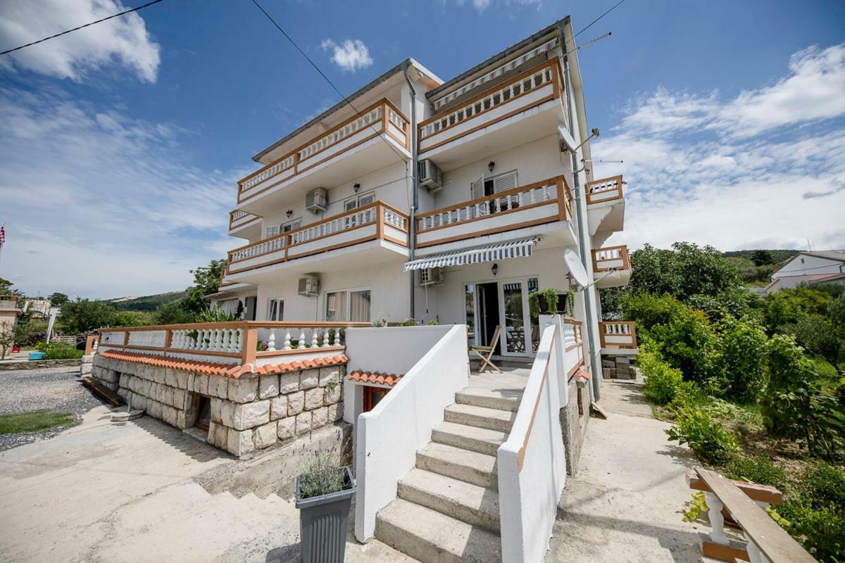 Apartman Jasmina Banjol Exterior photo
