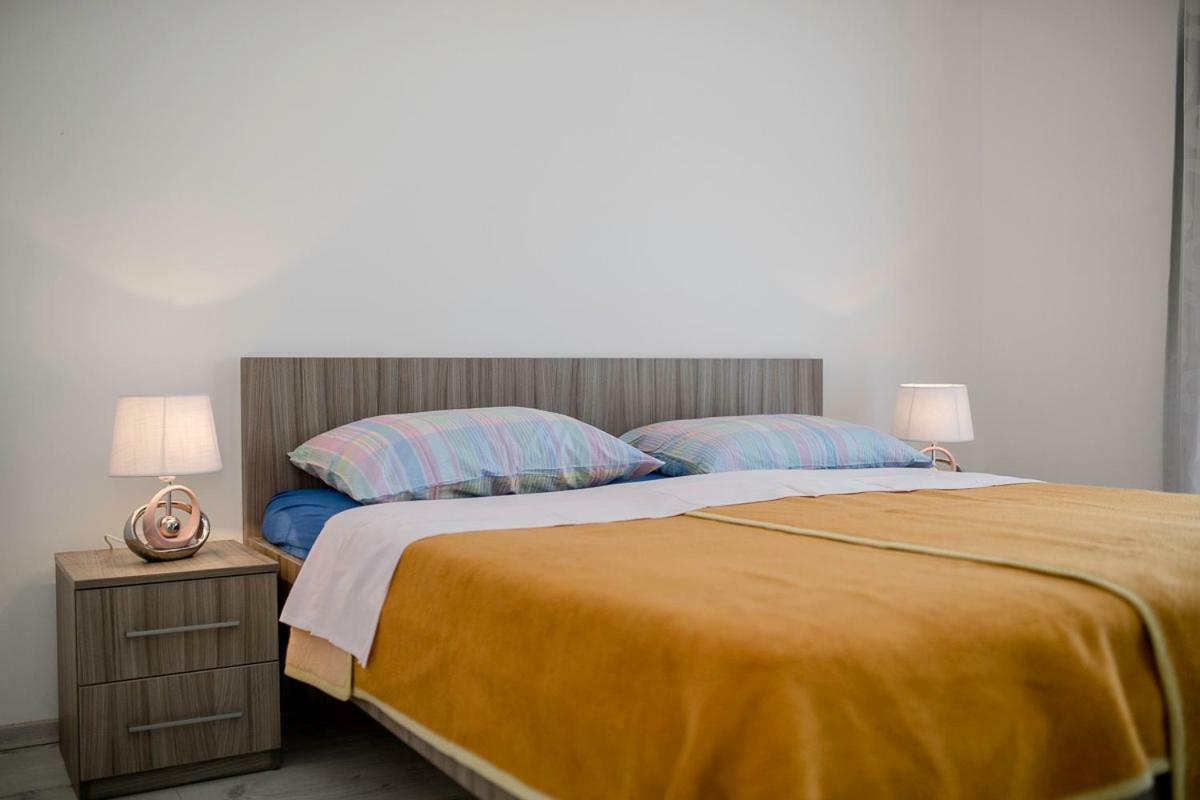 Apartman Jasmina Banjol Exterior photo