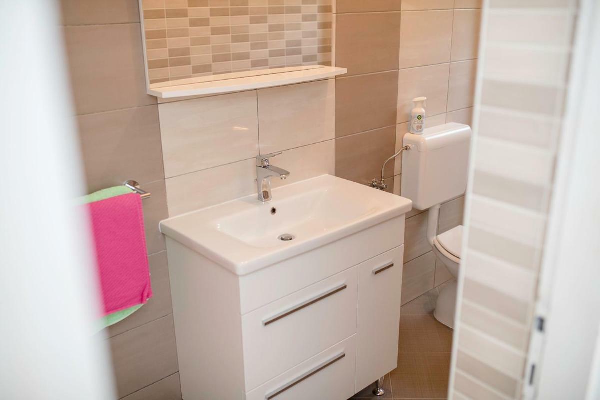 Apartman Jasmina Banjol Exterior photo